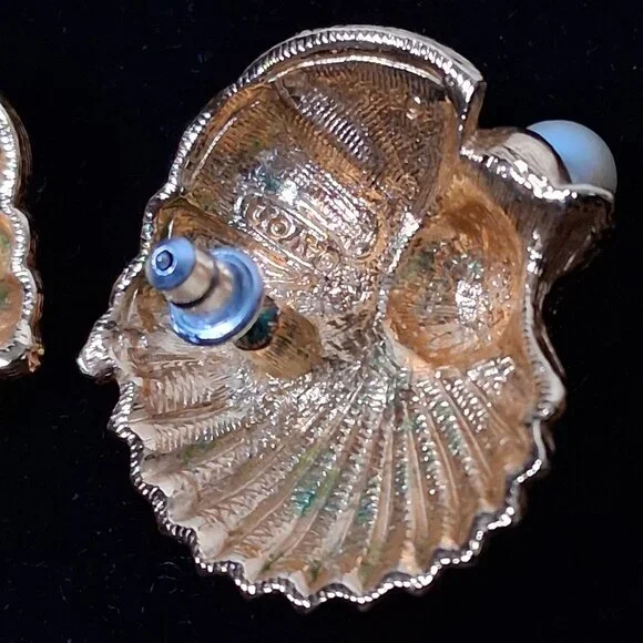 Avon Seashell Earrings Pierced Gold Tone Faux Pearl Starfish Shell Conch Beach - Picture 5 of 9